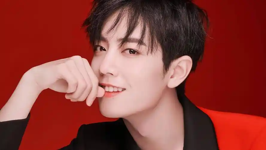 肖战谈走红思想深刻,周震南怕德不配位,新代偶像都清醒又通透?