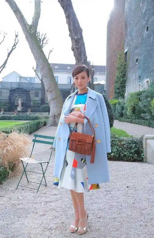 陈意涵这样穿变元气少女!