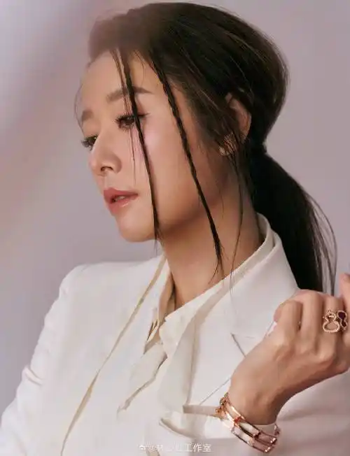 原创林心如新春写真超靓丽雪肤玉貌性感妩媚看不出有46岁