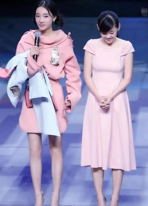 尽管王丽君与王丽坤是姐妹,但在身高上却有着明显的差距.