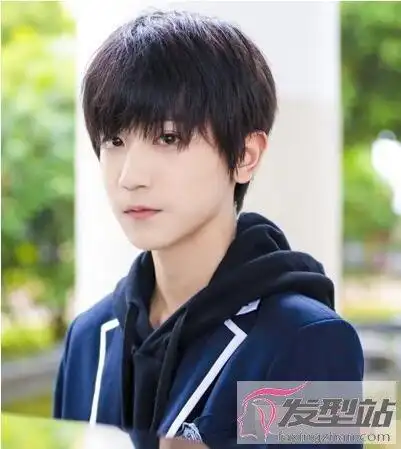 发型男生初中生00后 洋气时尚展现青春活力_发型站_最新流行发型设计