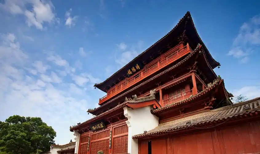 石钟山石钟山在江西省湖口县鄱阳湖出口处.