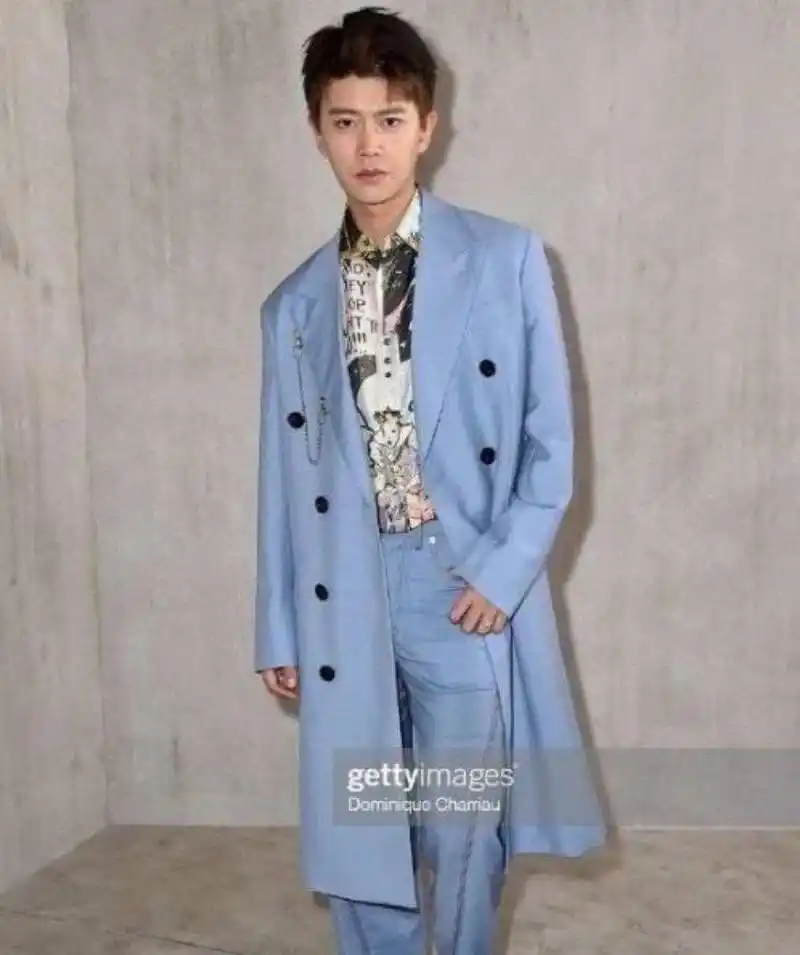 网友:任嘉伦的长相和身高咋在娱乐圈混的 #中国版chatgpt来了# #趣图