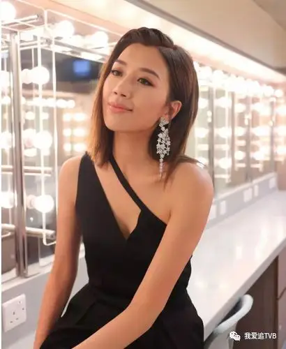 35岁黄智雯属「轻熟女」阶段,女人味十足,加上身材平均得来都有看头