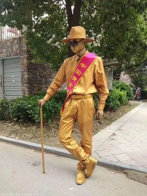 活体铜人行为艺术