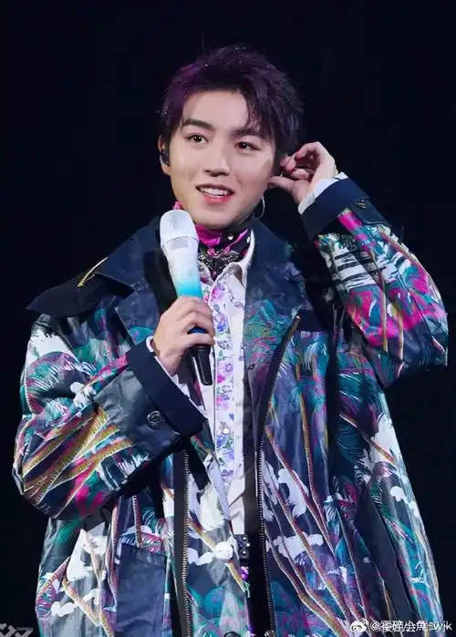 王俊凯超话蓝海猖狂,护凯为王!我相信接下来的路会一直走下去!