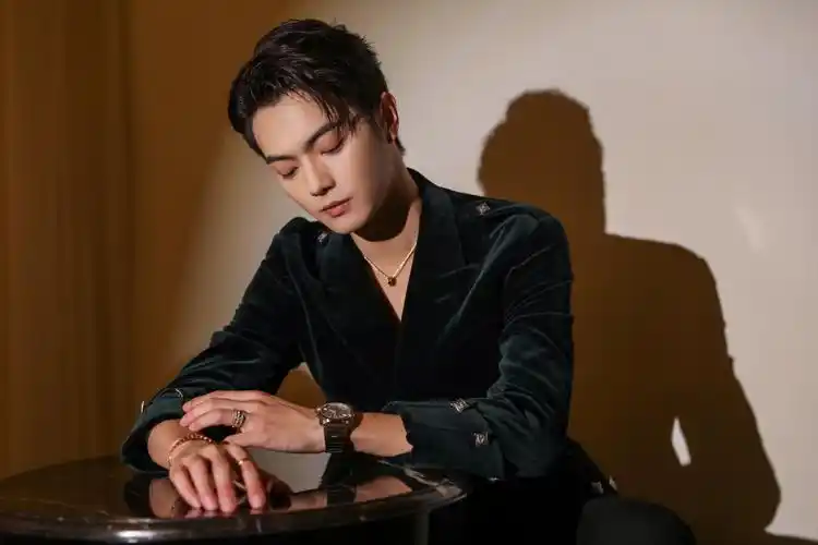 许凯真空西装,我整个人疯狂斯哈斯哈