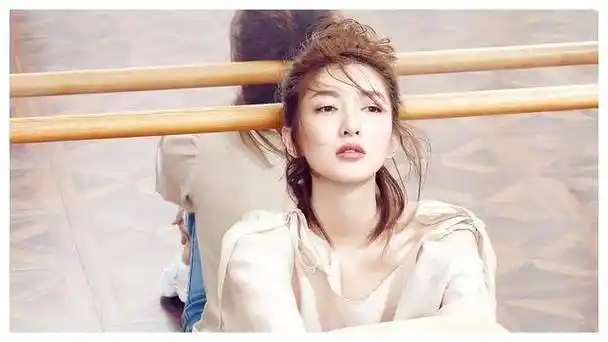 37岁江疏影曝光写真照清新蓝色内衣尽显妩媚性感动人