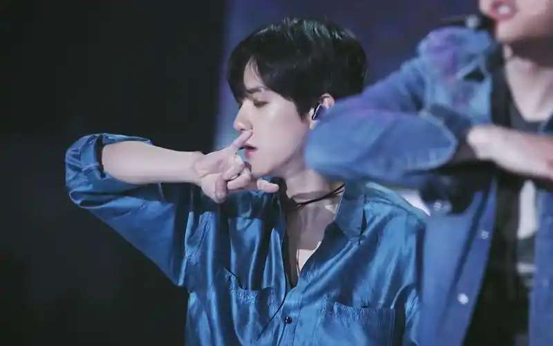 没有人不喜欢蓝丝绸边伯贤 - 堆糖,美图壁纸兴趣社区