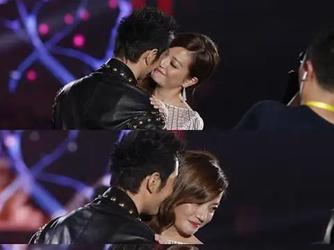 赵薇黄晓明热舞作势亲吻