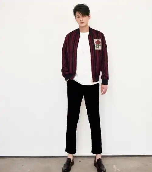 48岁胡兵和42岁郭品超同框网友感慨最惨烈的同框现场