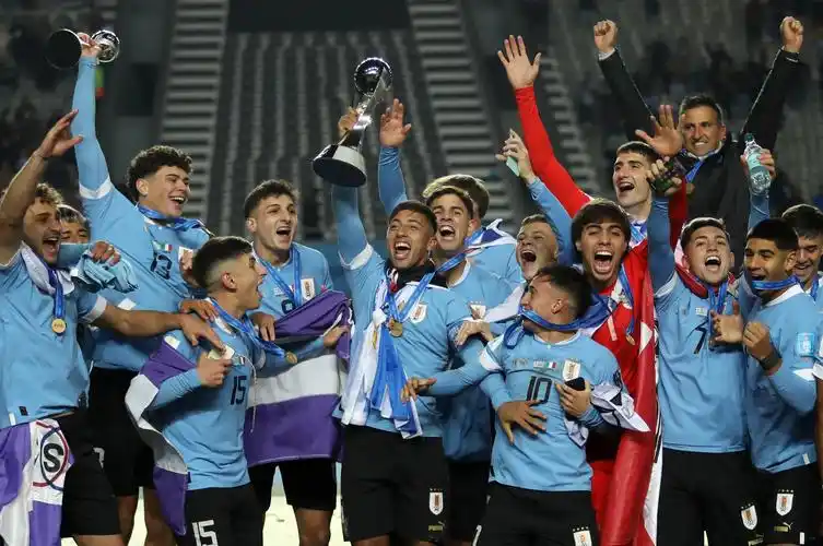 乌拉圭队夺得u20男足世界杯冠军