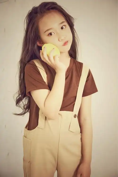 摄影师柏烨的儿童摄影作品《八岁》