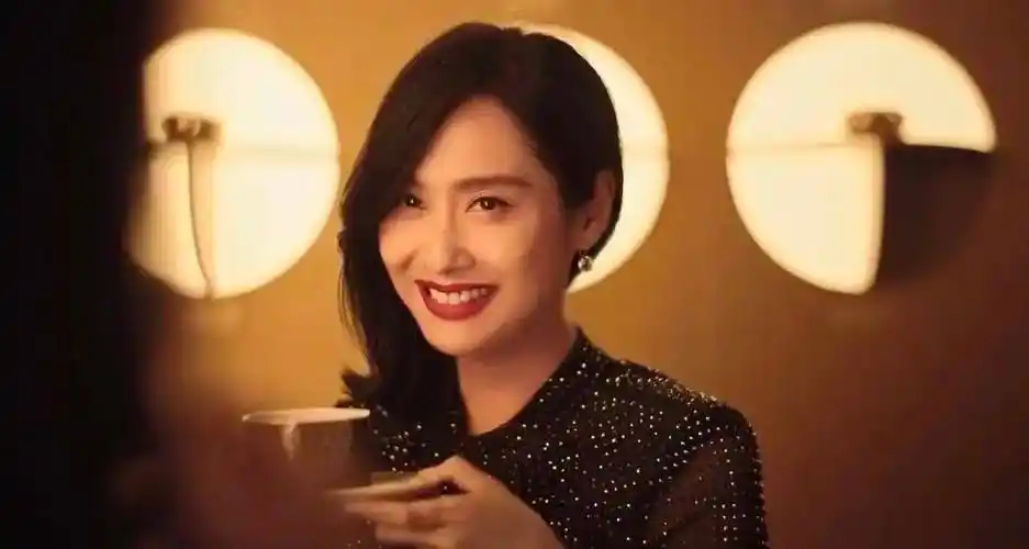 52岁朱茵近照曝光:眼袋耷拉,容颜憔悴,美人终究是迟暮了?