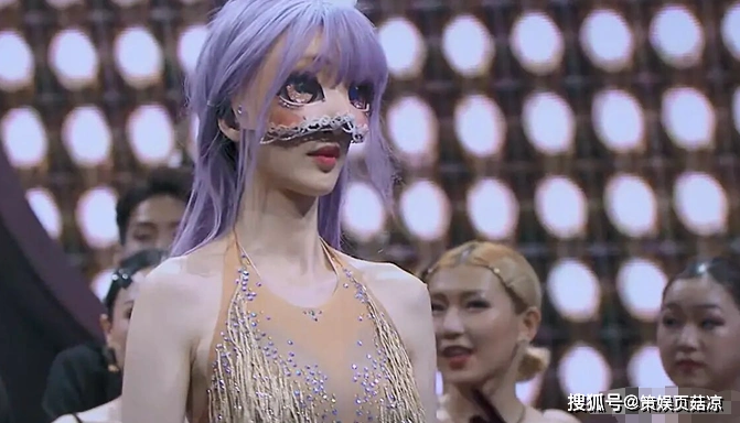 张俪《蒙面舞王》二次元打扮性感,离开面具却是"一般货色"