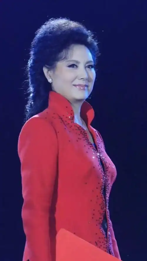 60岁国家一级演员温玉娟,从艺40年德艺双馨,如今享副军级待遇-度小视