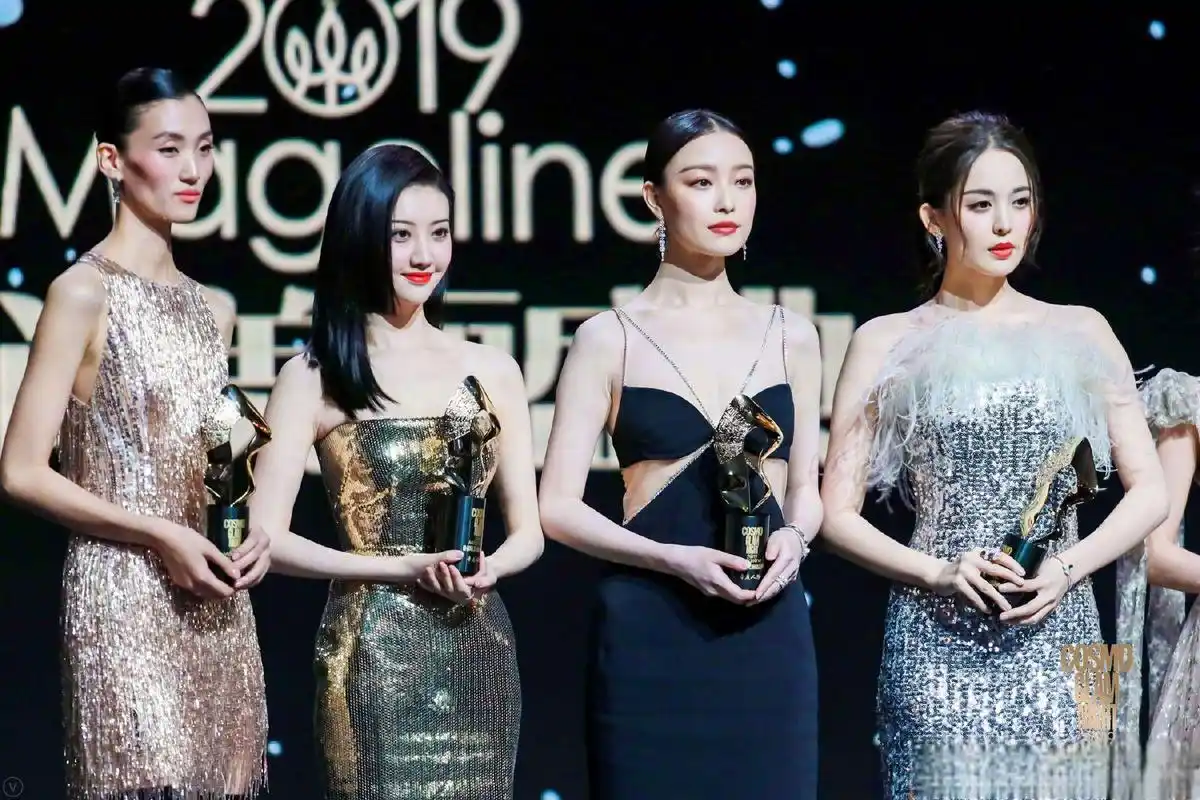 景甜,古力娜扎和迪丽热巴:亮片裙下的三位人间富贵花 在娱乐圈中,景甜