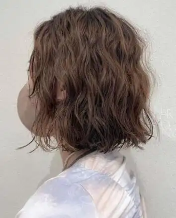 2023春夏短发烫发推荐萌感短嬉皮卷发兼具利落轻盈空气感