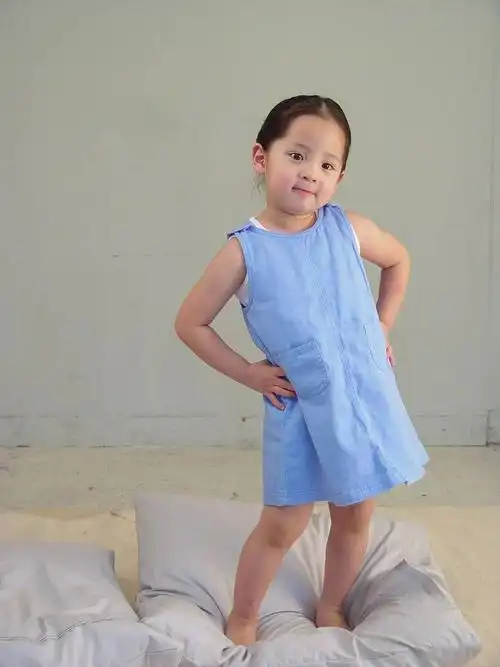 欧阳娜娜童年照,很好得诠释了什么叫天真无邪,简直是可爱到不行!