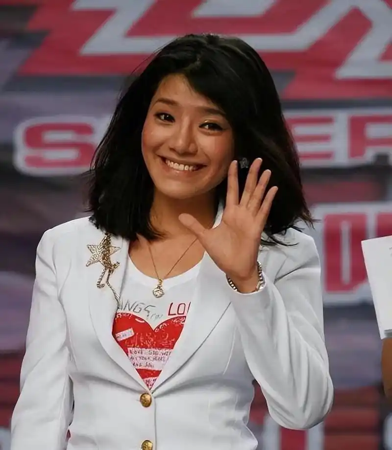 江映蓉:从超女冠军到整容风波的反思 江映蓉,这个名字曾是《超级女声