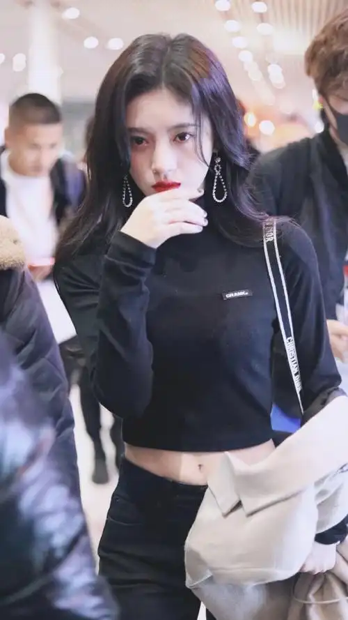 鞠婧祎机场稀有鞠