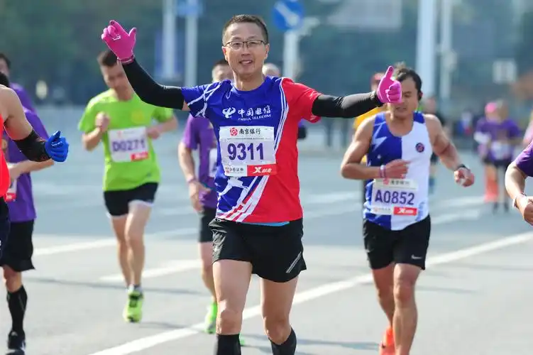 "2020南京马拉松"鸣枪开跑 南京电信5g智慧赋能赛场