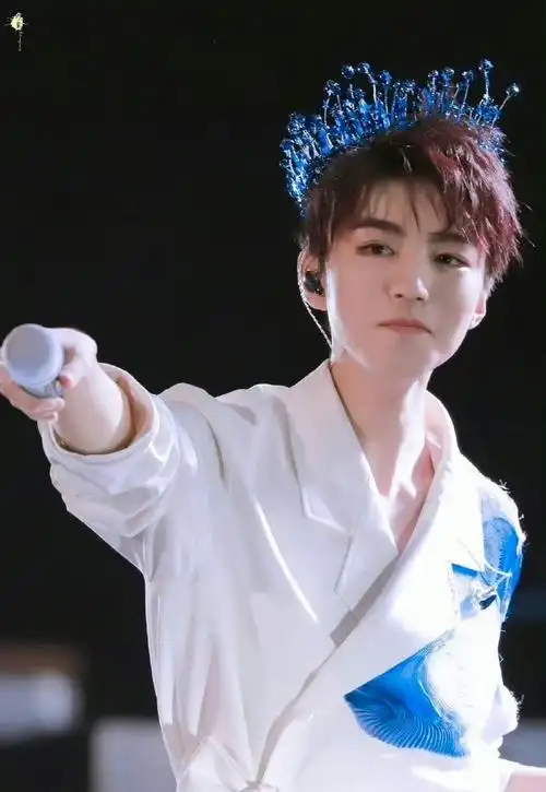 王俊凯马嘉祺相似造型