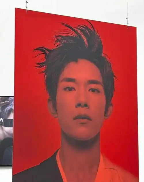 而王彦霖能够亲自现身陪着妻子艾佳妮追星易烊千玺,可见他是多么的