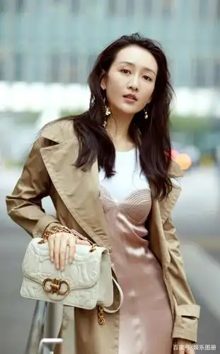 王鸥时尚写真照,优雅靓丽,展现迷人身姿