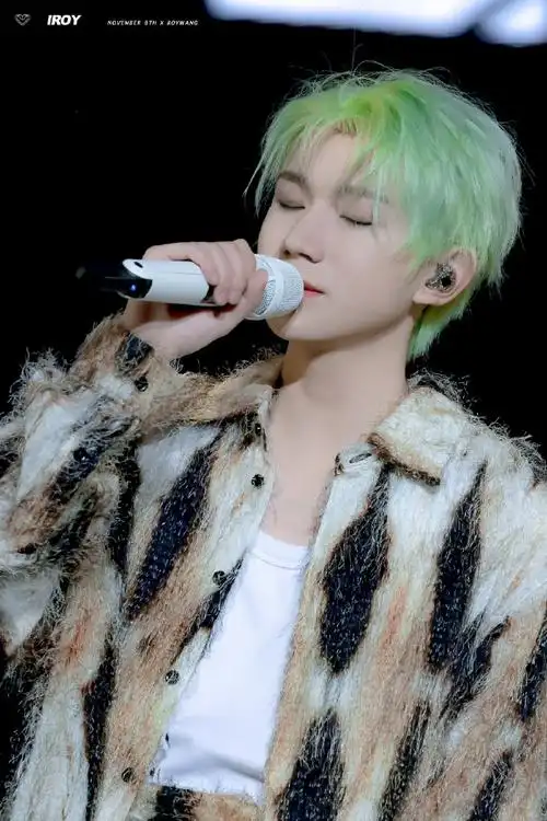 王源的绿发染发说明书##王源绿色染发教程