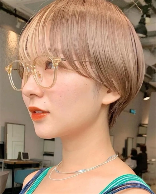 今年流行樱桃短发扁平头发型推荐