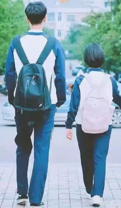 嗯……大家心里有数就行了……张雪迎身高165cm,跟183cm的曾舜晞搭戏