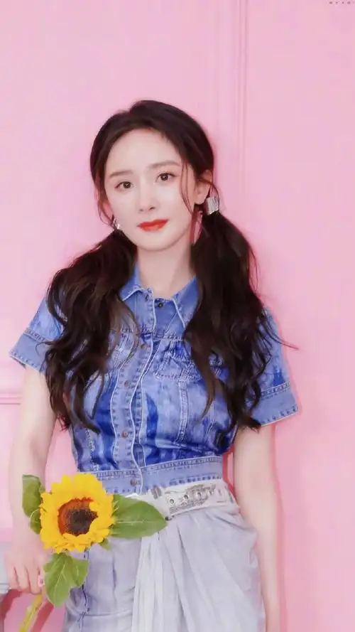 杨幂双马尾牛仔装造型