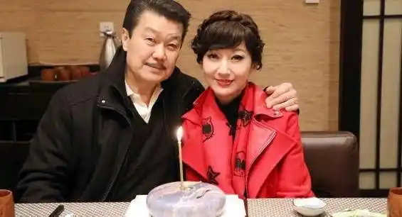 赵雅芝老公身份不一般 黄锦燊什么来头_男人_丈夫_网友