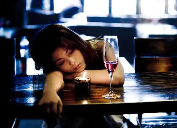 从喝酒方式看你是哪种女人