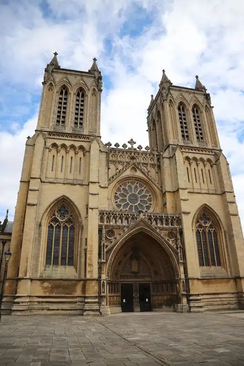 什么是厅堂式教堂?什么叫地狱劫?讲讲布里斯托主教座堂的故事