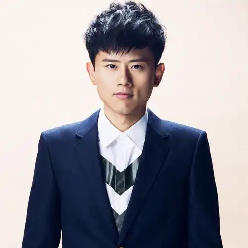 之前张杰也经常在微博上谈及自己的女儿,只从一言半语就能看出他对