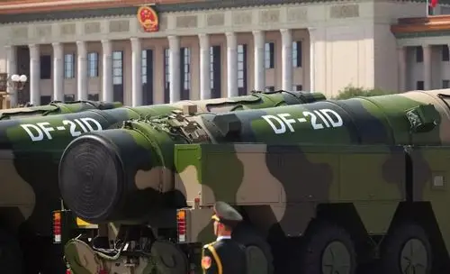 东风-21d弹道导弹发射车(视觉中国)