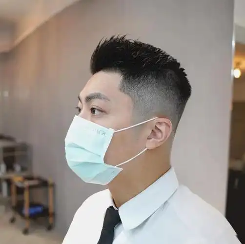 男人过了40岁别剪"幼稚"发型,这六款发型成熟帅气,值得尝试