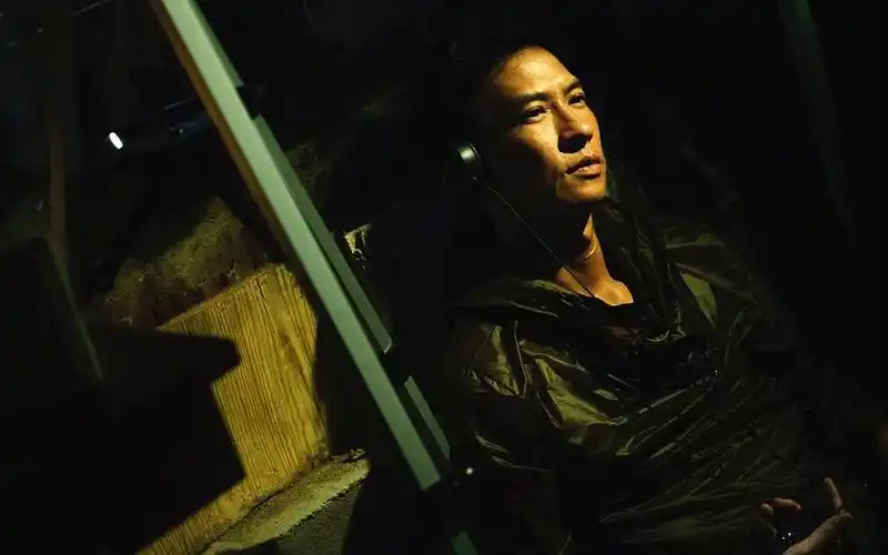 张家辉高空缆车坠落只为逃跑