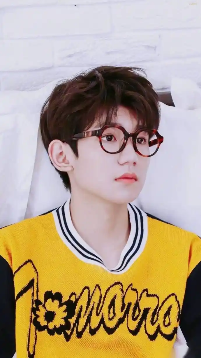 呆萌的王源 好可爱啊