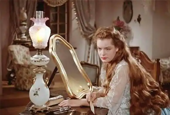 茜茜公主是如何保持美貌的?用新鲜牛肉敷面膜,体重过百就绝食