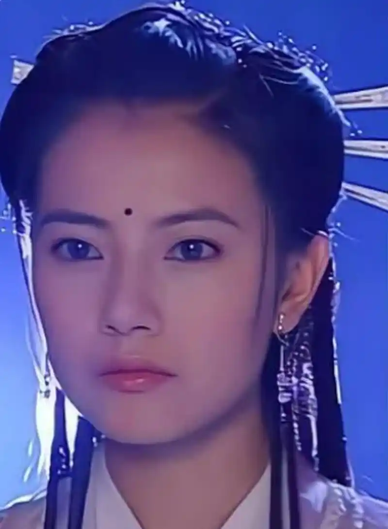 女神高圆圆因为饰演倚天屠龙记中的周芷若,在众女演员中脱颖而出,无论