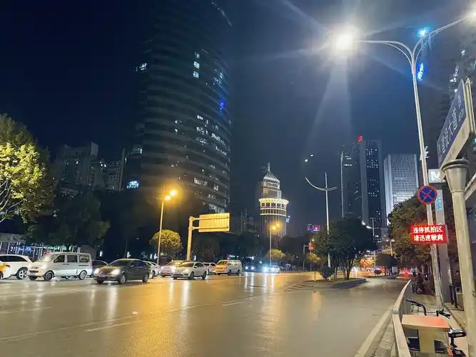 二代"智慧路灯"首现江城,环保节能灯遍布市民家门口