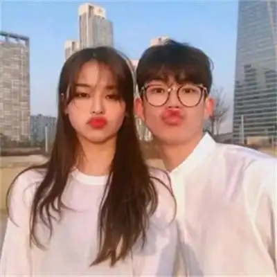 情侣头像频道提供更多与双人,超甜,真人,唯美,一对两张,浪漫,微信相关