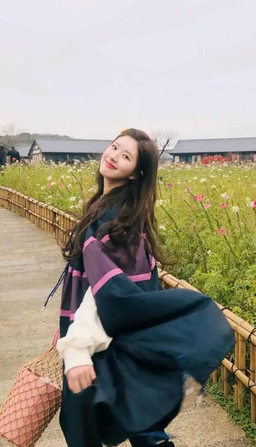 赵露思甜美可爱图片,元气满满的清纯美少女