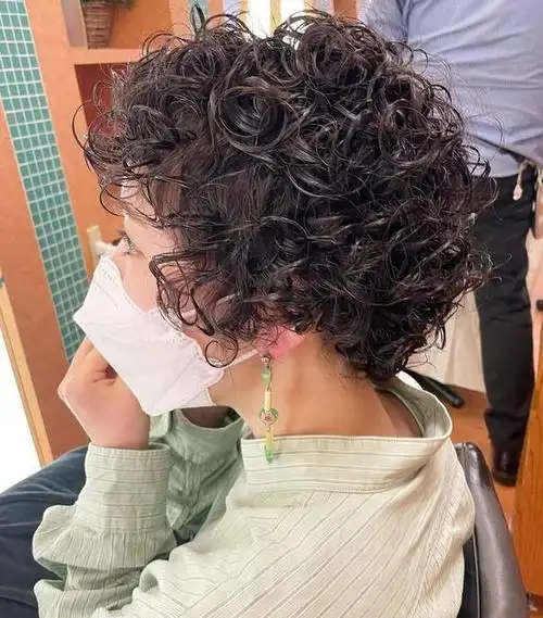 2022"爆炸卷"烫发推荐 满头烫发型时尚感炸裂_女生卷发 - 美发站