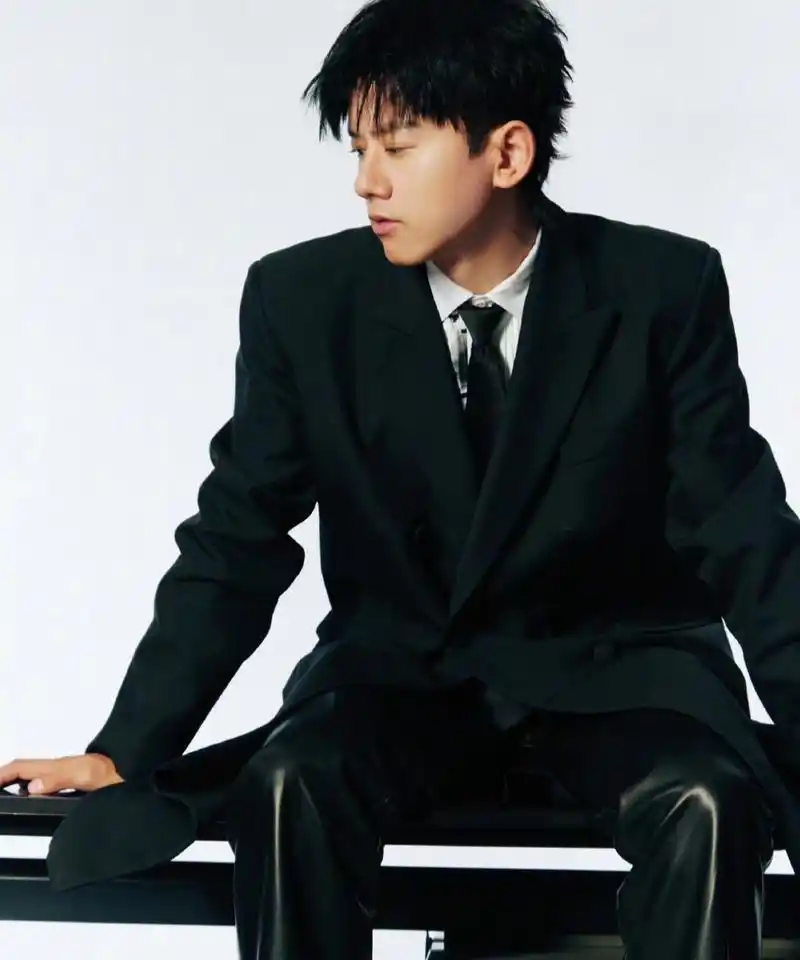 张杰也去拍杂志了?