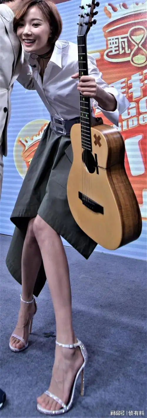 王珞丹高跟青筋近距离实拍生图这脚是不是有点大了