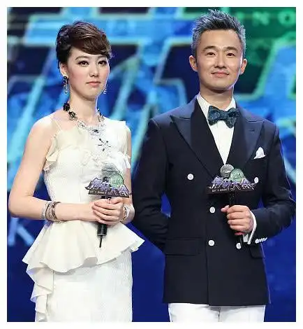 49岁程雷近照隐瞒了7年的才女老婆也是一个美女主持